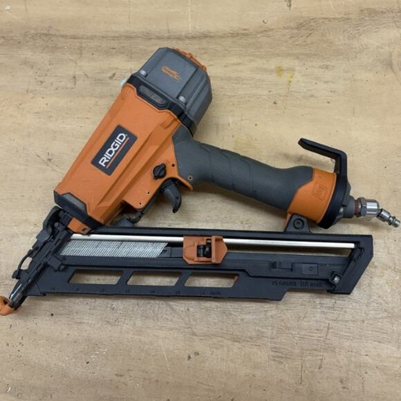 RIDGID R250AF15 15 Gauge DA Angled Finish Nailer Air Tool Used - Picture 2 of 9